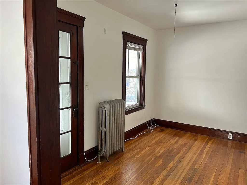 Building Photo - 36 Larch St #2