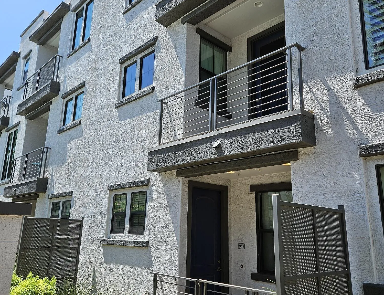 3 bed, 3.5 bath, 1582 sqft, $2,700 — Photo 1