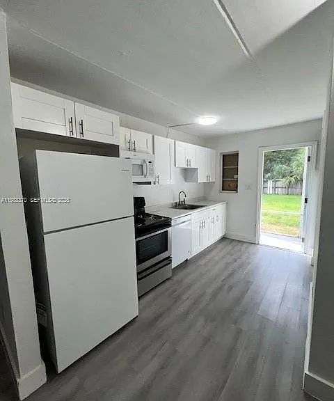 1220 NW 3rd Ct — Photo 8