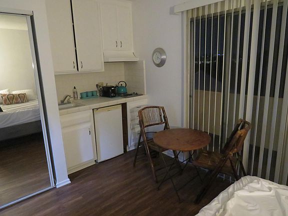 5th image of 3500 Kelton Ave #10