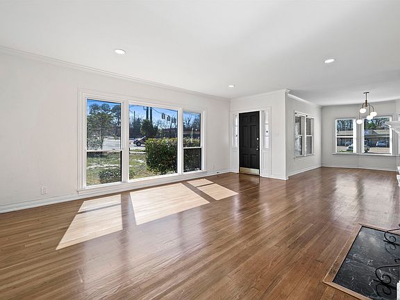 5th image of 501 Young St