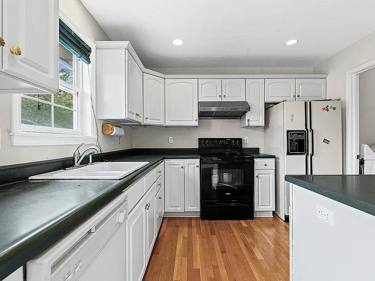 4200 Cedar Crest Ln — Photo 11