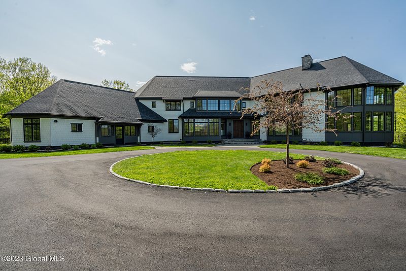 3rd image of 100 Nat Hill Road