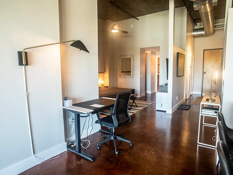 185 NE 4th Ave #204 — Photo 6