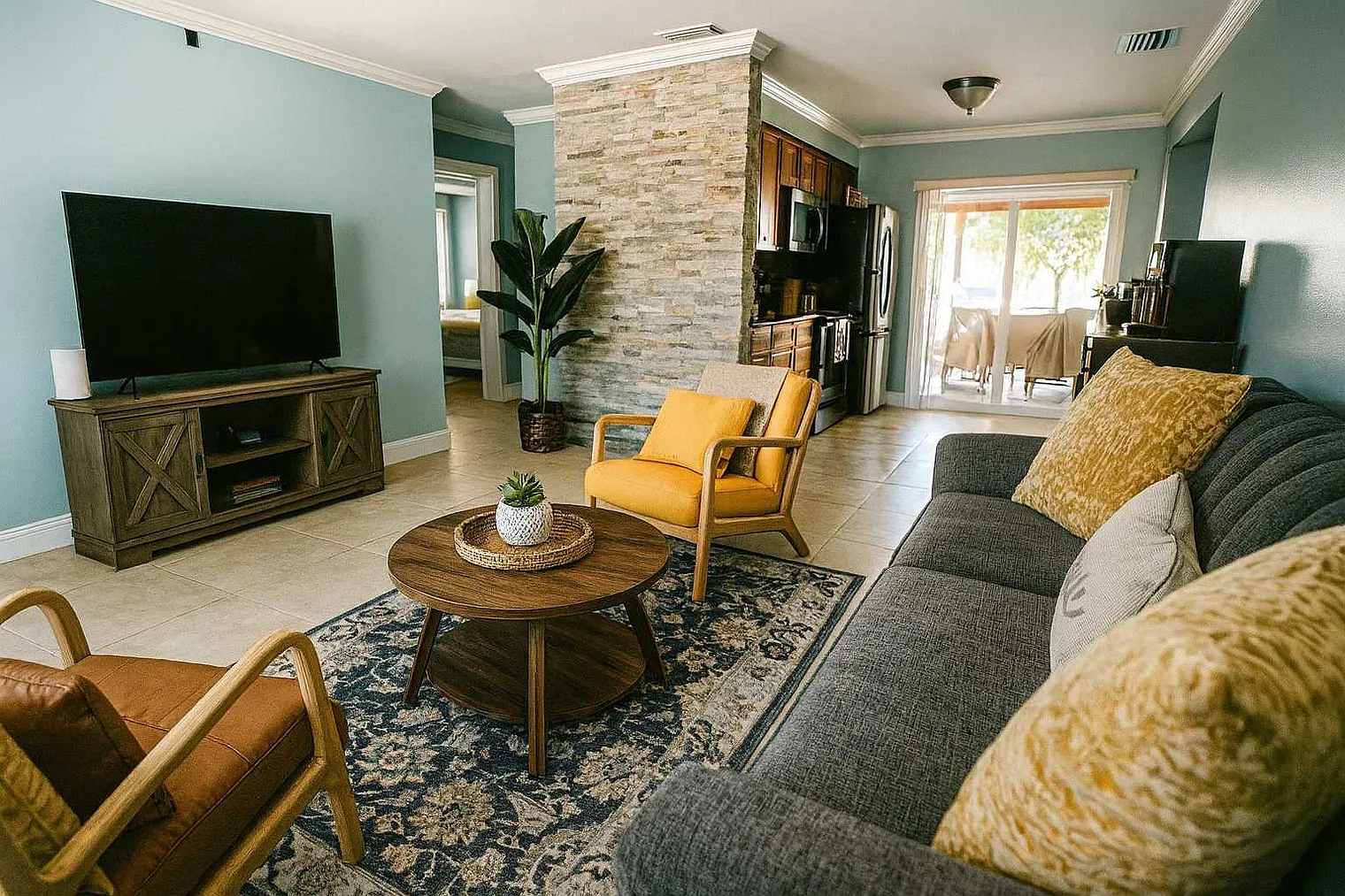 3 bed, 2.0 bath, 1291 sqft, $8,879 — Photo 3