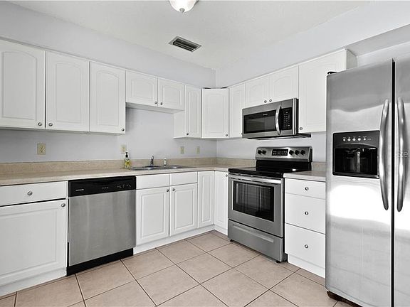 4th image of 449 Wales Ave