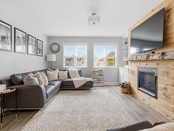 5th image of 110 Oakes Cres