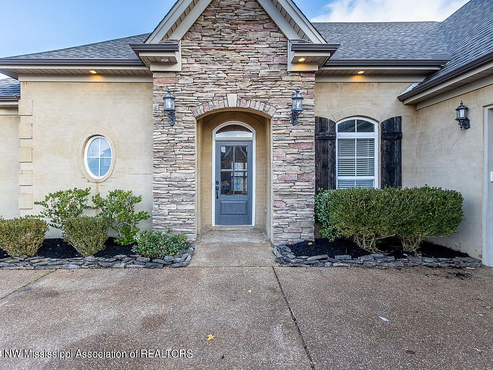 1st image of 2884 Poplar Woods Dr