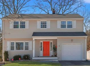 26 E Harrison Pl, Livingston Twp., NJ 07039