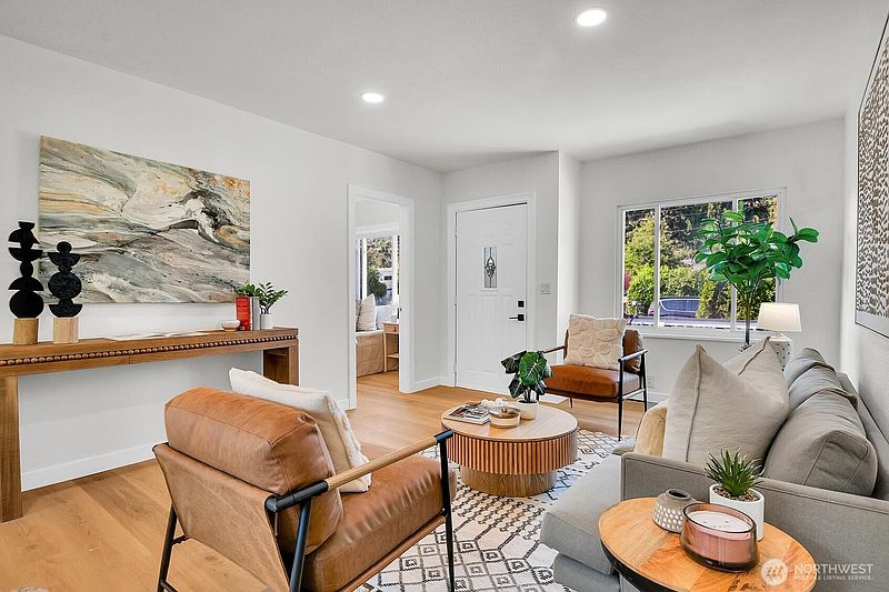 4th image of 305 NW 7th Street