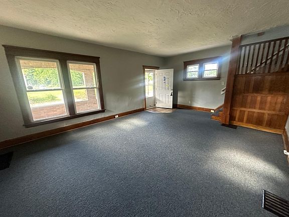 5th image of 1194 Laird St
