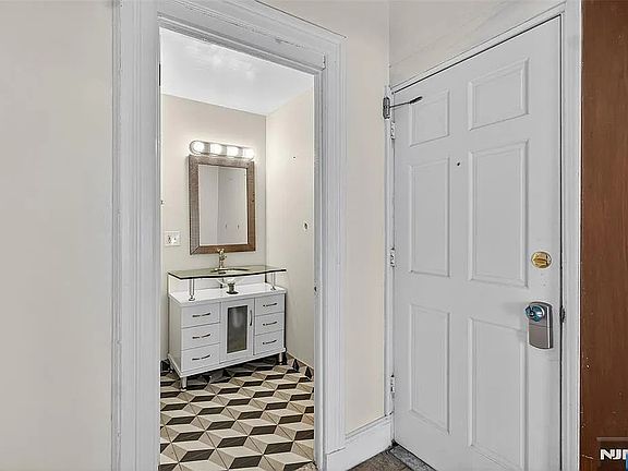 4th image of 209 50th St #2