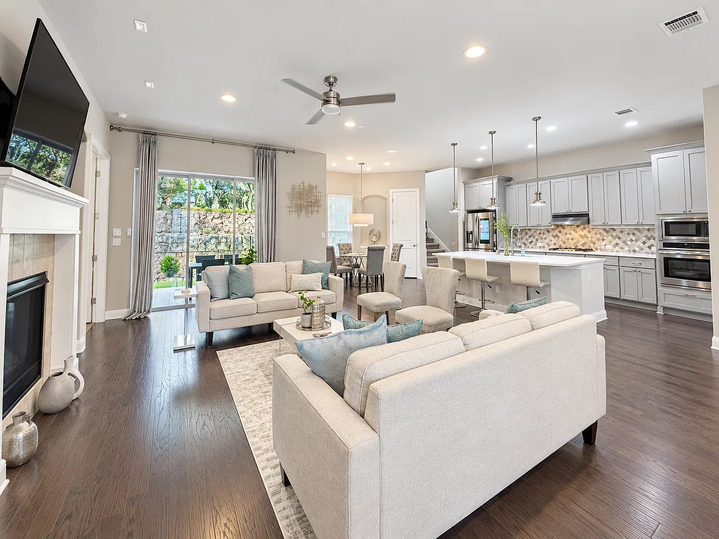 4 bed, 2991 sqft, $4,000 — Photo 3