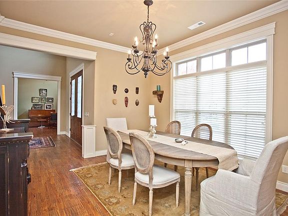 5th image of 1613 NE Chapel Hill Dr
