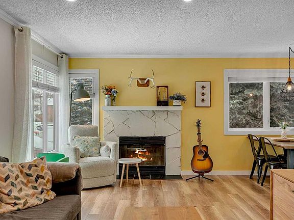 3rd image of 47 E Deersaxon Rd SE