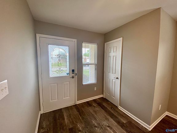 4th image of 3129 Lakeland Dr SW
