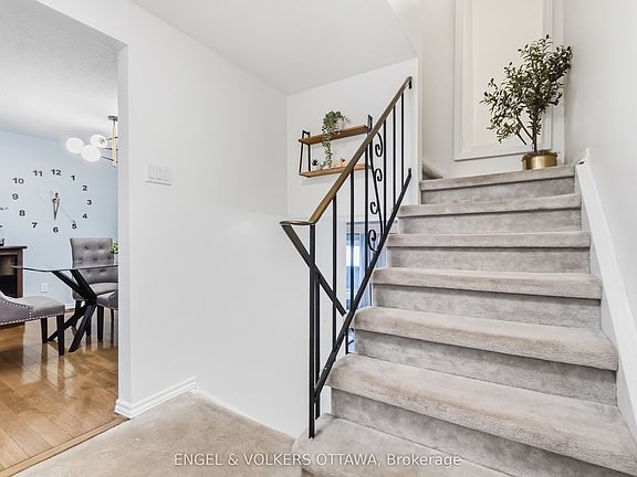4th image of 2 Bertona St #18