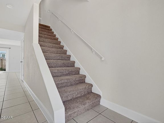 4th image of 437 N Oleander Ave APT 1