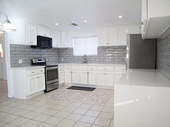 5th image of 3026 N 46th Ave