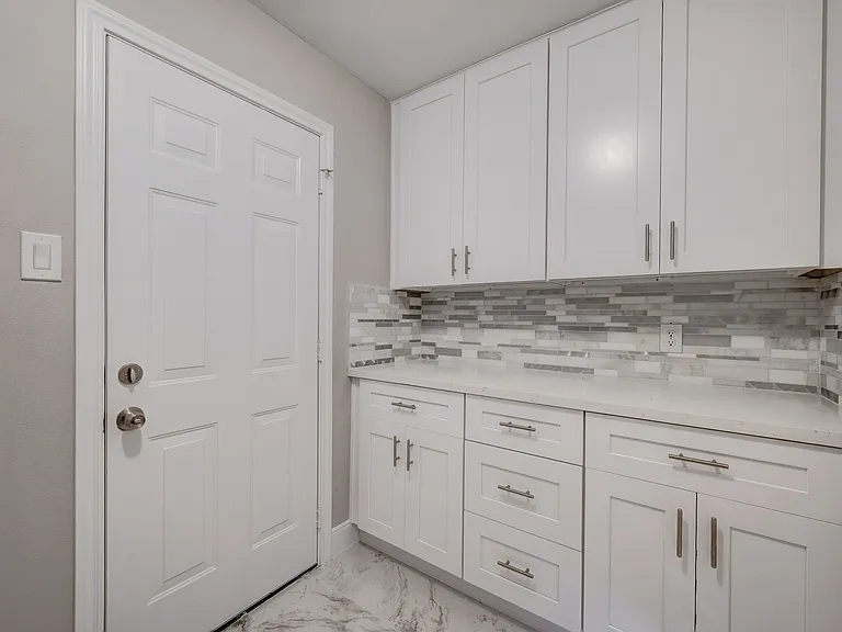 1626 S Kirkwood Rd — Photo 17