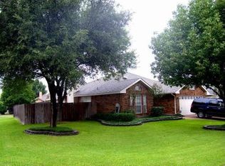 3305 Wuthering Cir, Grand Prairie, TX 75052