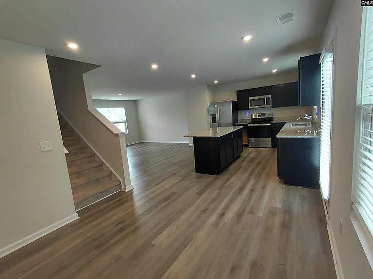 329 Saskatoon Dr — Photo 6