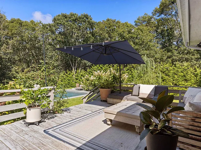 813 Edge Of Woods Rd — Photo 16
