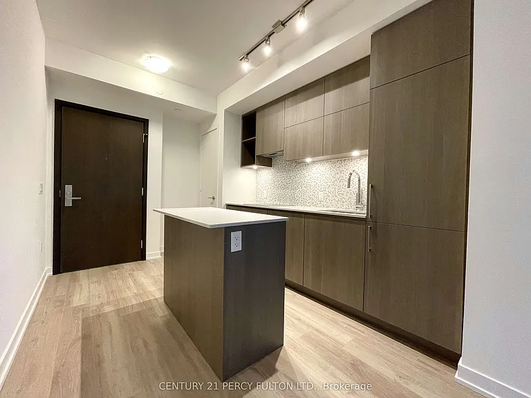 1 Yorkville Ave #2507 — Photo 2