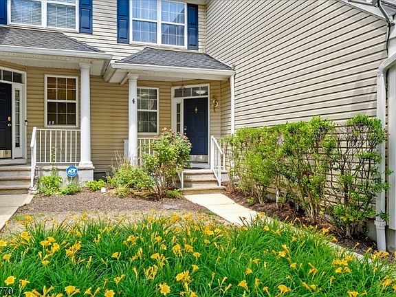 2nd image of 55 Scarlet Oak Dr