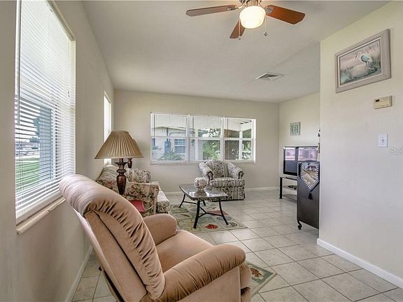 4th image of 21306 Edgewater Dr