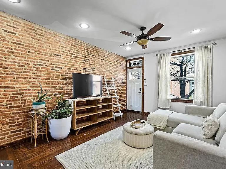 3523 Gough St — Photo 4