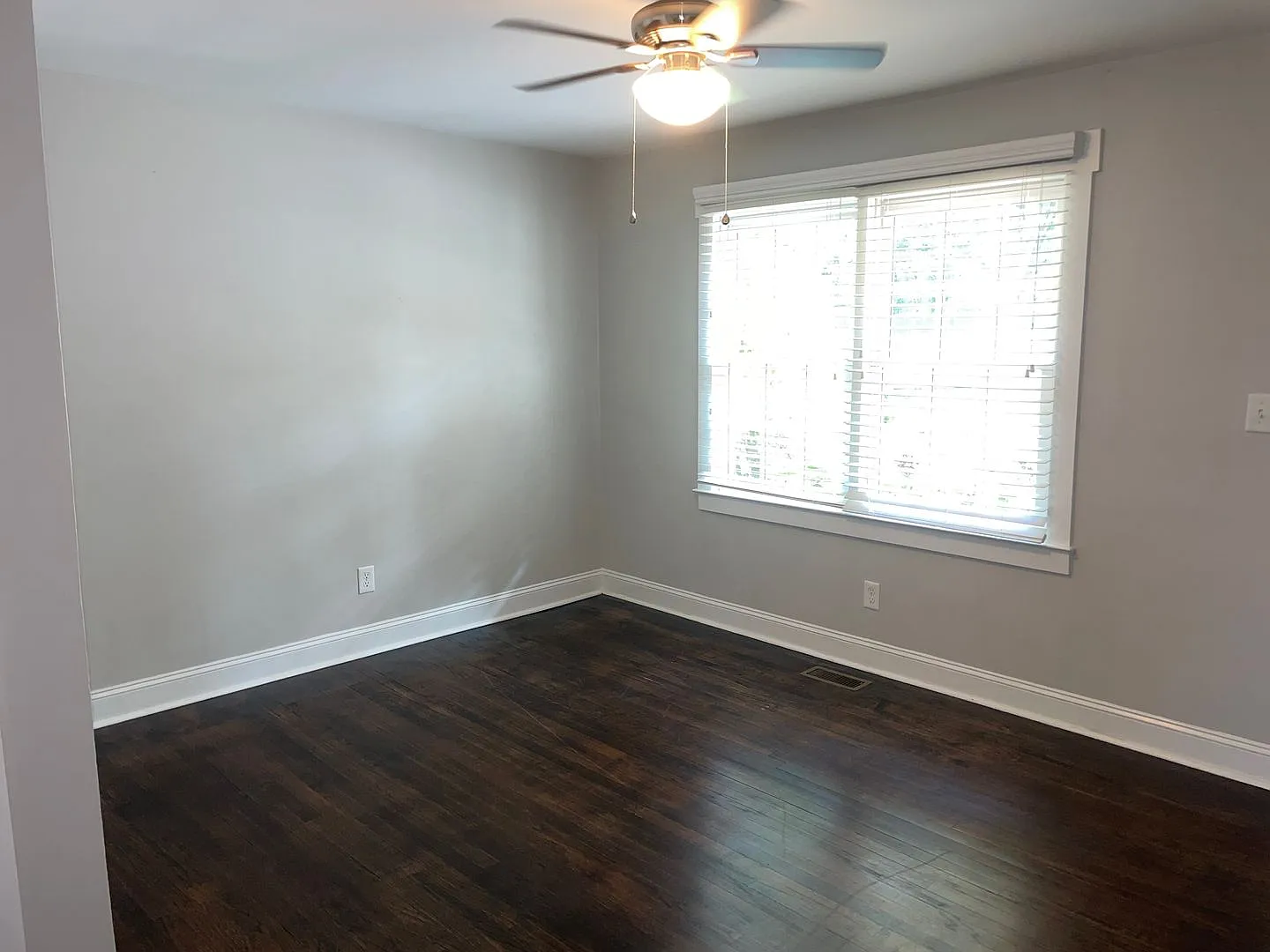 Cozy Two Bedroom Quadplex in Wilmore — Photo 3