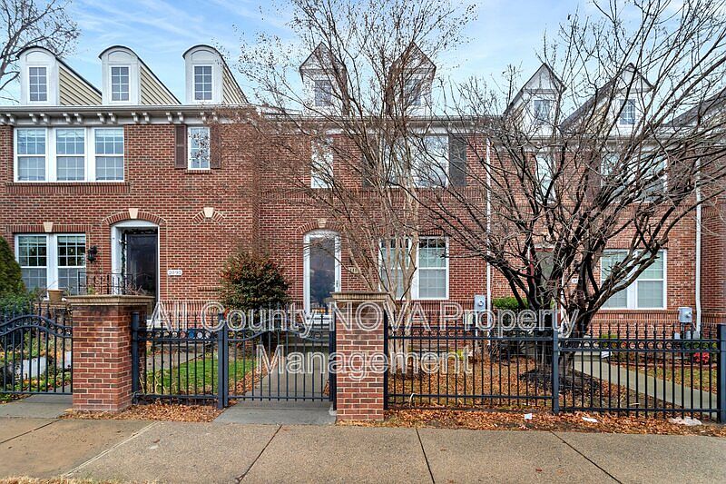 1st image of 2093 Laura Mews Pl
