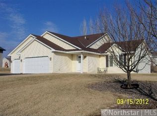 8070 Dawn Dr, Rockford, MN 55373