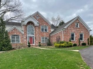 12 Gramercy Pl, Saint Louis, MO 63122