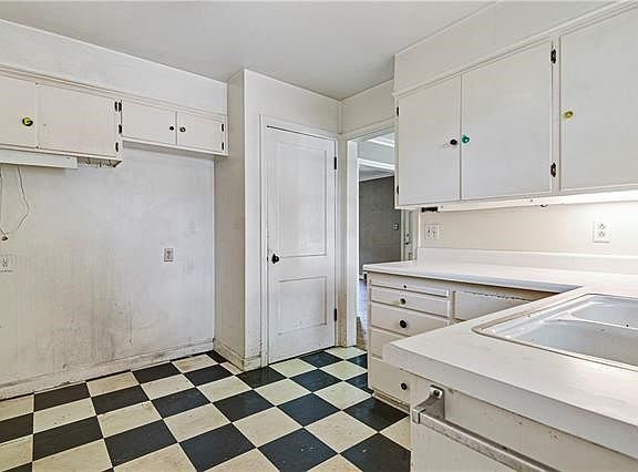 3rd image of 6101 Buena Vista St