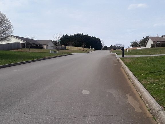 4th image of 2918 Country Meadows Ln