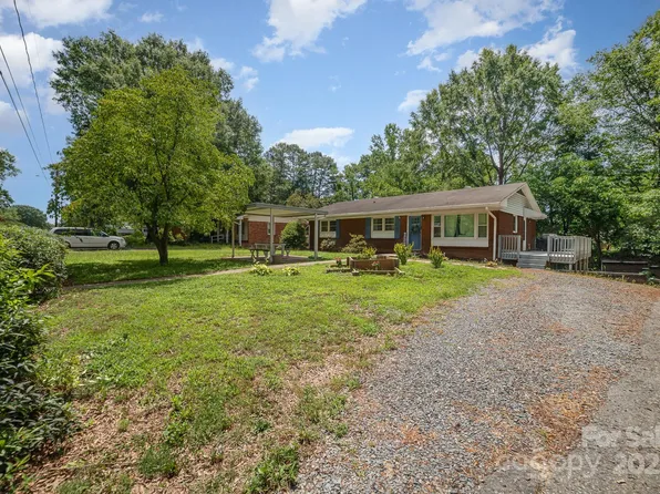 2202 Woodlawn St, Kannapolis, NC 28083