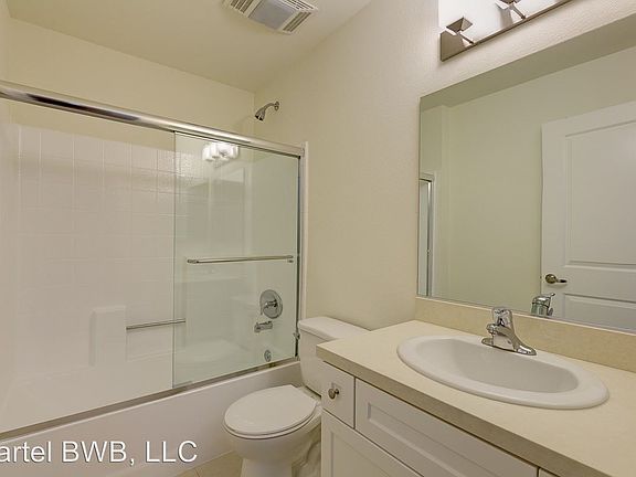 5th image of 910 N Martel Ave APT 102