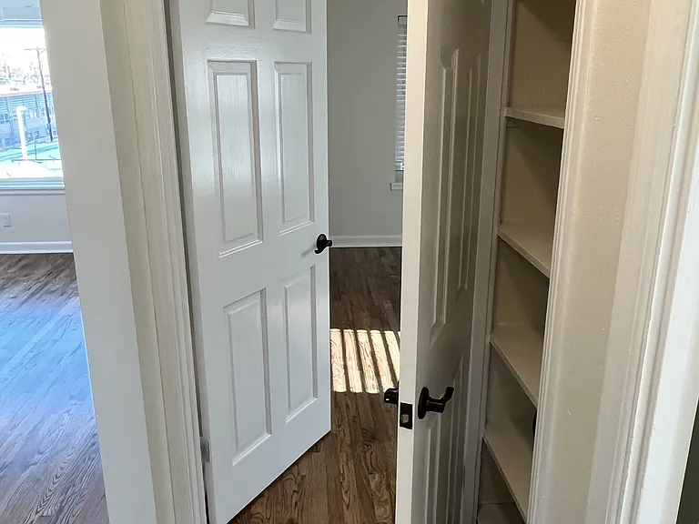 512 W 18th St #3 — Photo 10