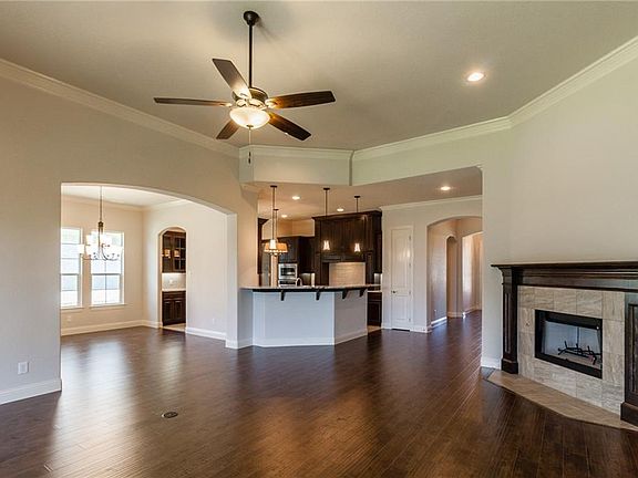 3rd image of 408 Coral Vine Ln
