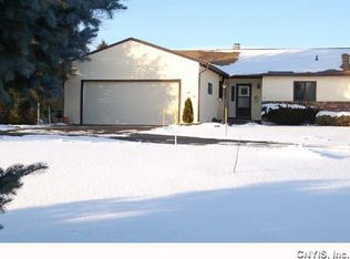 906 Kimry Moor, Fayetteville, NY 13066