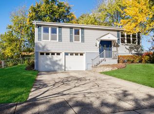 264 Langton Ln, Bloomingdale, IL 60108