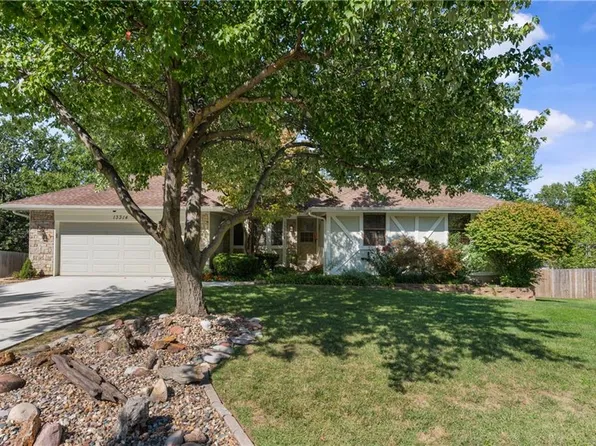 13314 W 103rd Ter, Lenexa, KS 66215