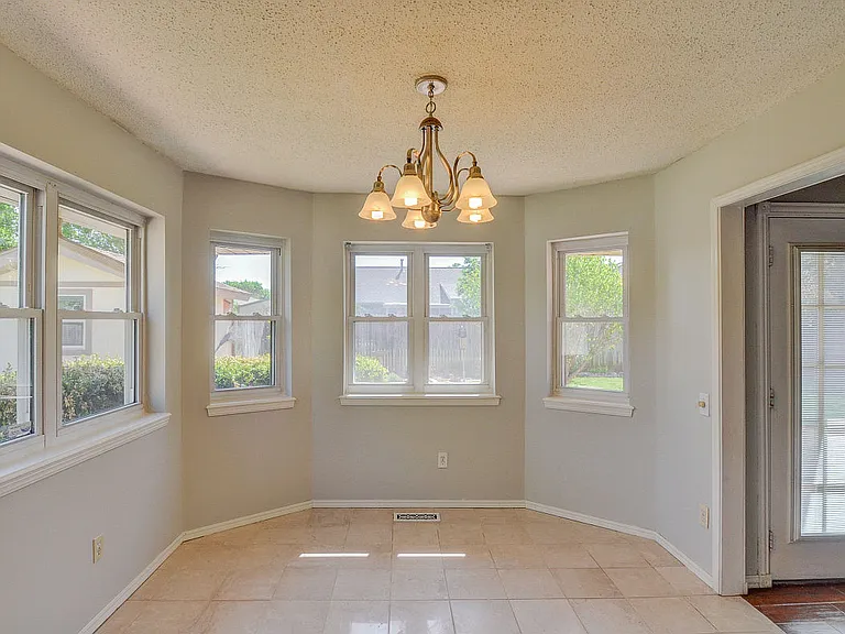 9800 Craford Ct — Photo 17