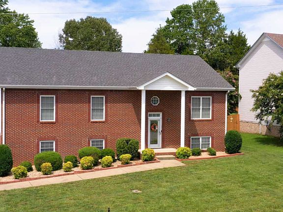 2nd image of 3143 Hawthorn Dr