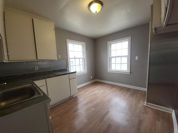 4th image of 15335 Semrau Ave