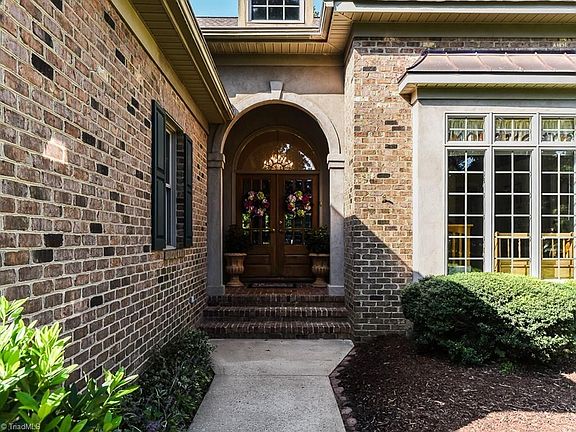 2nd image of 218 Cypress Pt