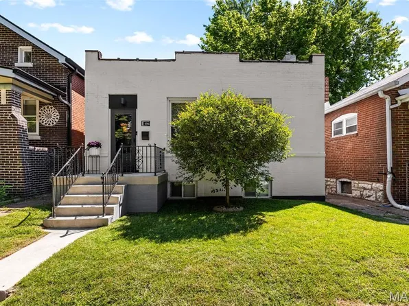 4745 Rosa Ave, Saint Louis, MO 63116