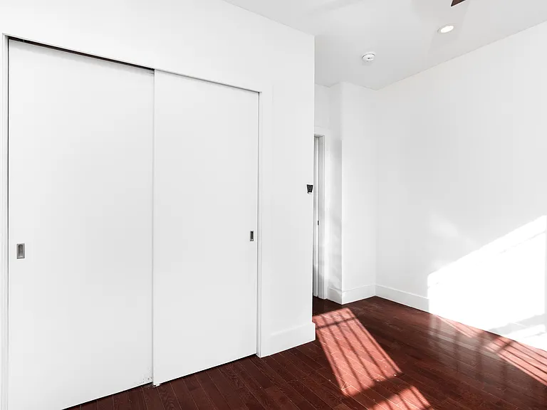 223 Bainbridge St #3R — Photo 6